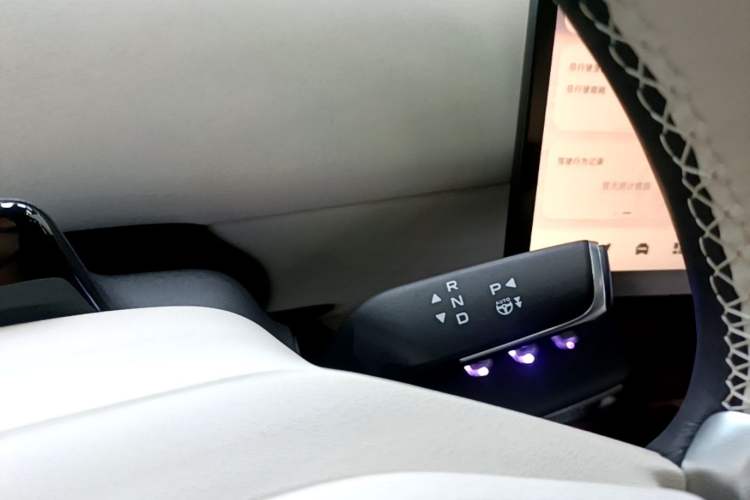 Used CHANGAN NEVO E07 2026 Model Pure Electric Four-Wheel Drive 90kWh Ultra Gear Lever