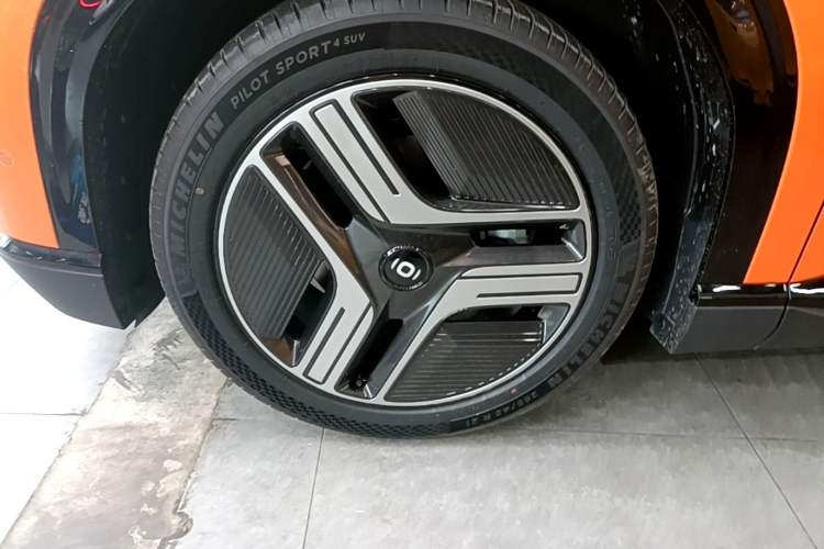 Used CHANGAN NEVO E07 2026 Model Pure Electric Four-Wheel Drive 90kWh Ultra Left Front Wheel Hub