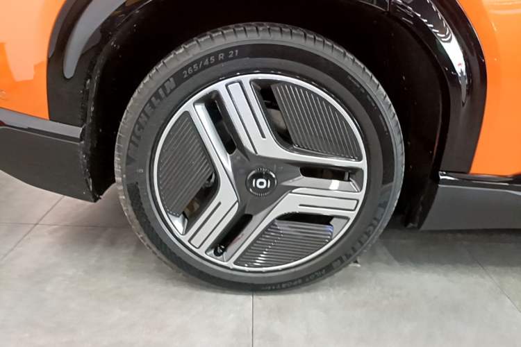 Used CHANGAN NEVO E07 2026 Model Pure Electric Four-Wheel Drive 90kWh Ultra Right Rear Wheel Hub
