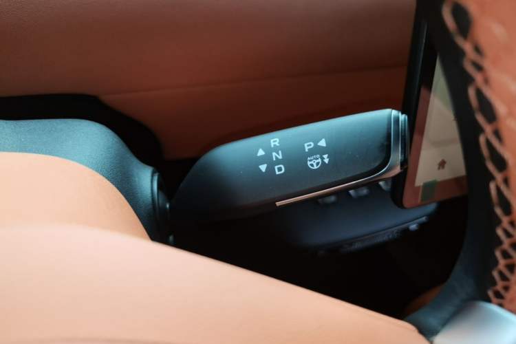 Used CHANGAN NEVO E07 2026 Model Pure Electric Four-Wheel Drive 90kWh Ultra Gear Lever