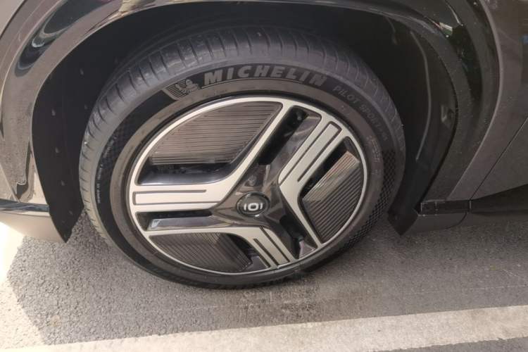 Used CHANGAN NEVO E07 2026 Model Pure Electric Four-Wheel Drive 90kWh Ultra Left Front Wheel Hub