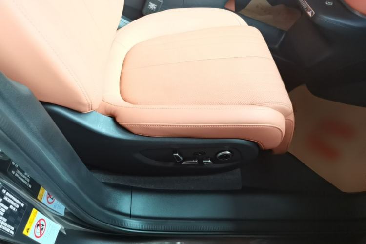 Used CHANGAN NEVO E07 2026 Model Pure Electric Four-Wheel Drive 90kWh Ultra Right Front Seat