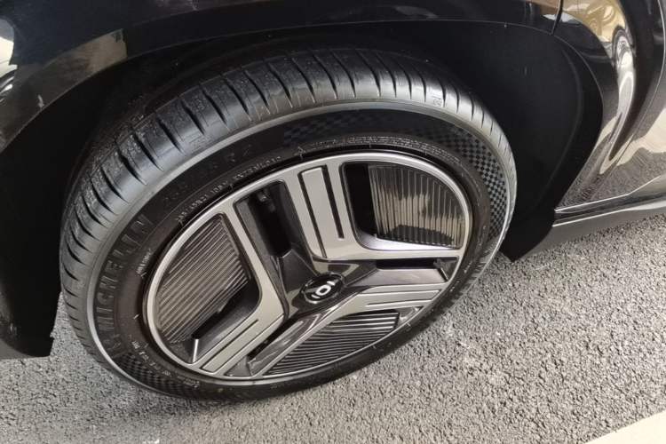Used CHANGAN NEVO E07 2026 Model Pure Electric Four-Wheel Drive 90kWh Ultra Right Rear Wheel Hub
