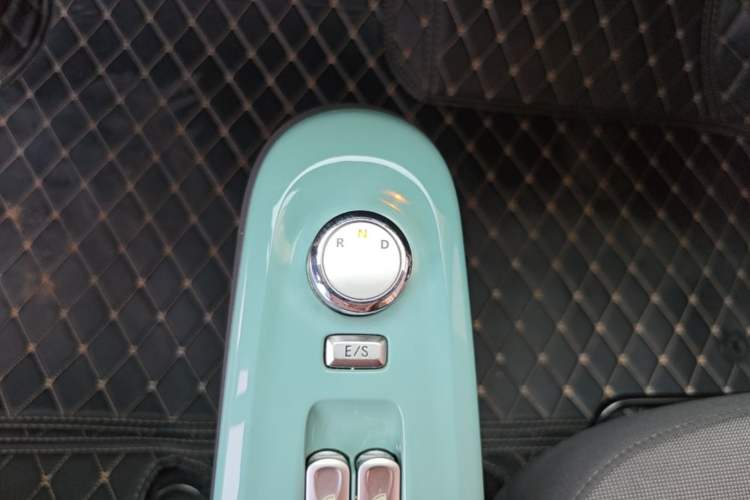 Used CHANGAN NEVO Lumin 2022 210km Sweet Edition Gear Lever