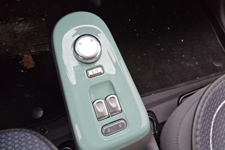 Used CHANGAN NEVO Lumin 2022 210km Sweet Edition Gear Lever