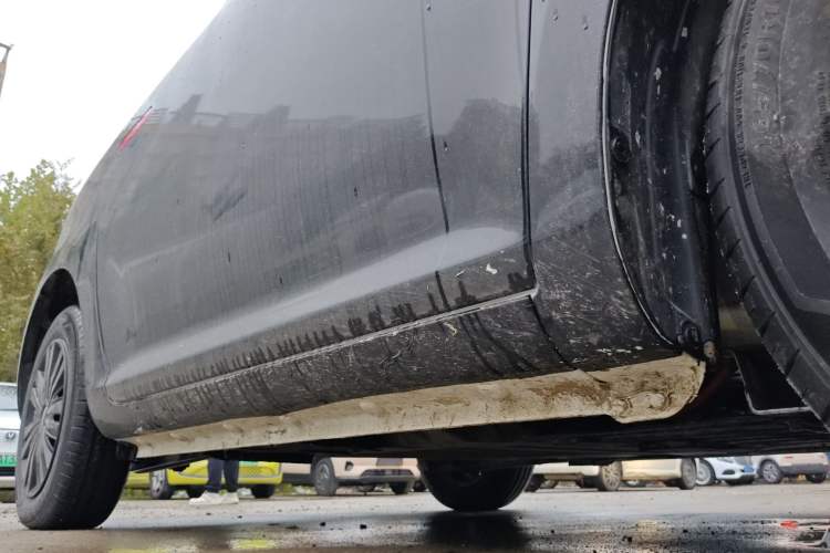 Used CHANGAN NEVO Lumin 2022 210km Sweet Edition Right Side Sill