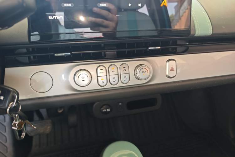 Used CHANGAN NEVO Lumin 2022 210km Sweet Edition Audio And AC Panel