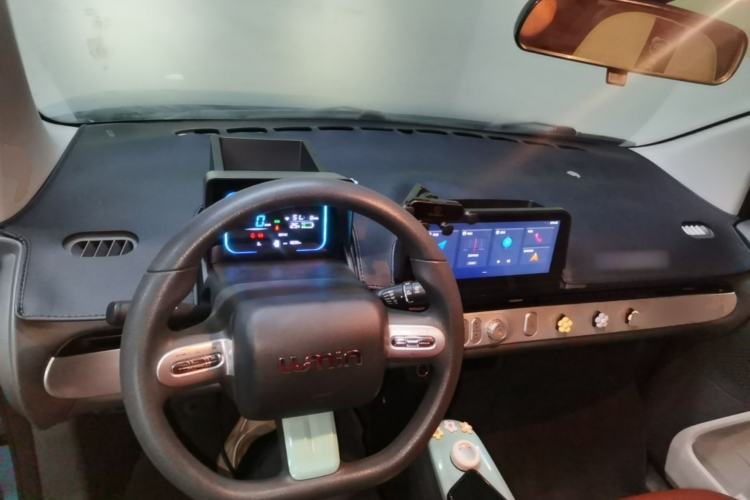 Used CHANGAN NEVO Lumin 2022 210km Sweet Edition Center Console
