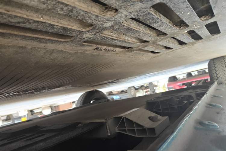 Used CHANGAN NEVO Lumin 2022 210km Sweet Edition Chassis Front Right