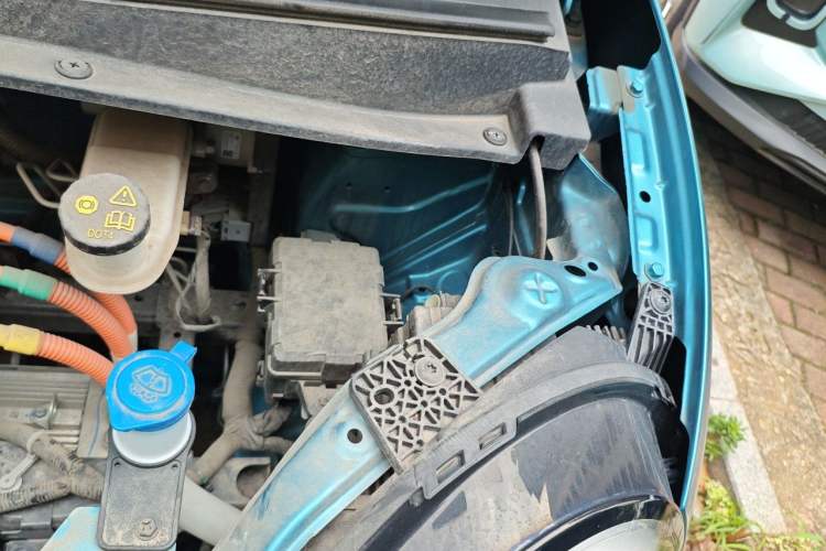 Used CHANGAN NEVO Lumin 2022 155 km – Refreshingly Sweet Edition Engine Bay Left