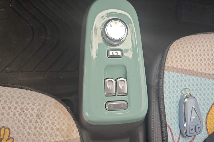 Used CHANGAN NEVO Lumin 2022 210km Sweet Edition Gear Lever