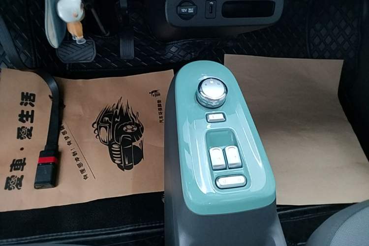 Used CHANGAN NEVO Lumin 2022 210km Sweet Edition Gear Lever