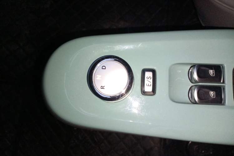 Used CHANGAN NEVO Lumin 2022 210km Sweet Edition Gear Lever