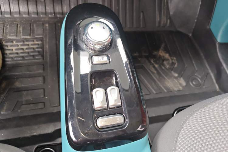 Used CHANGAN NEVO Lumin 2022 210km Sweet Edition Gear Lever