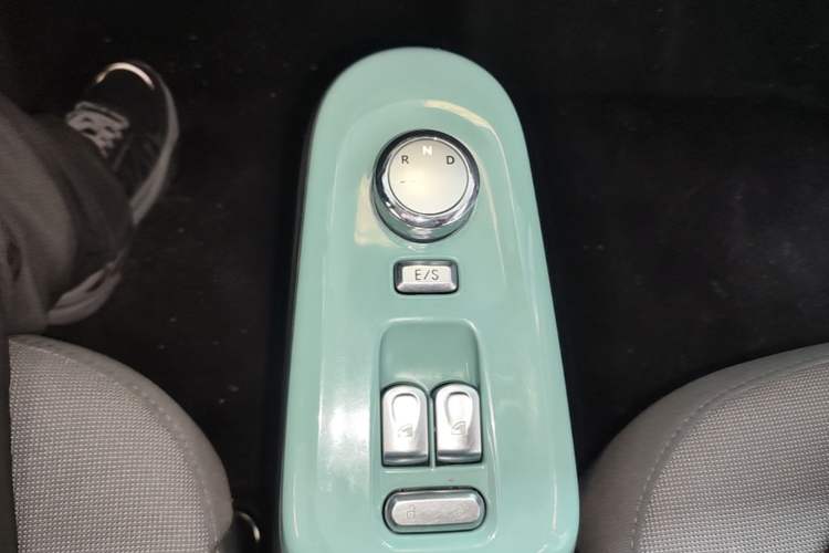 Used CHANGAN NEVO Lumin 2022 210km Sweet Edition Gear Lever