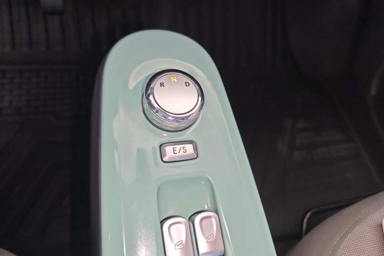 Used CHANGAN NEVO Lumin 2022 210km Sweet Edition Gear Lever