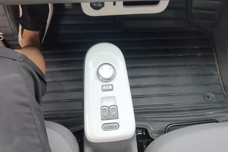Used CHANGAN NEVO Lumin 2022 210km Sweet Edition Gear Lever