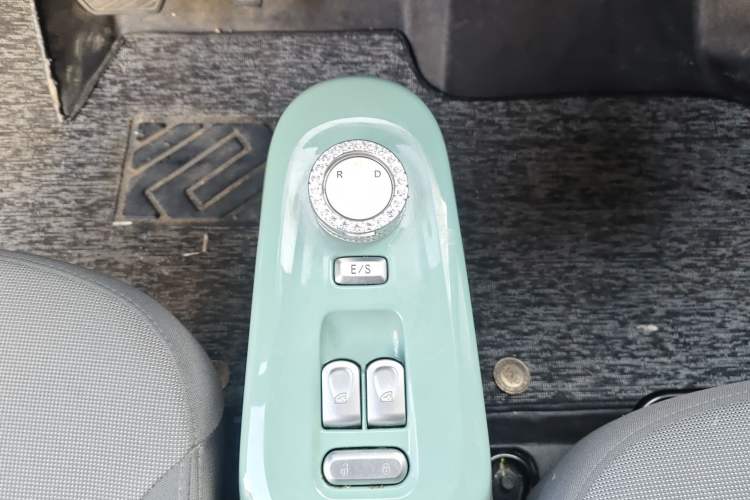 Used CHANGAN NEVO Lumin 2022 155 km – Refreshingly Sweet Edition Gear Lever
