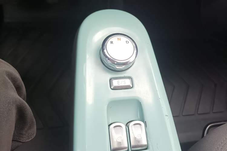 Used CHANGAN NEVO Lumin 2022 210km Sweet Edition Gear Lever
