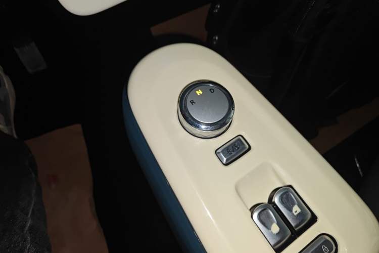 Used CHANGAN NEVO Lumin 2022 210km Sweet Edition Gear Lever