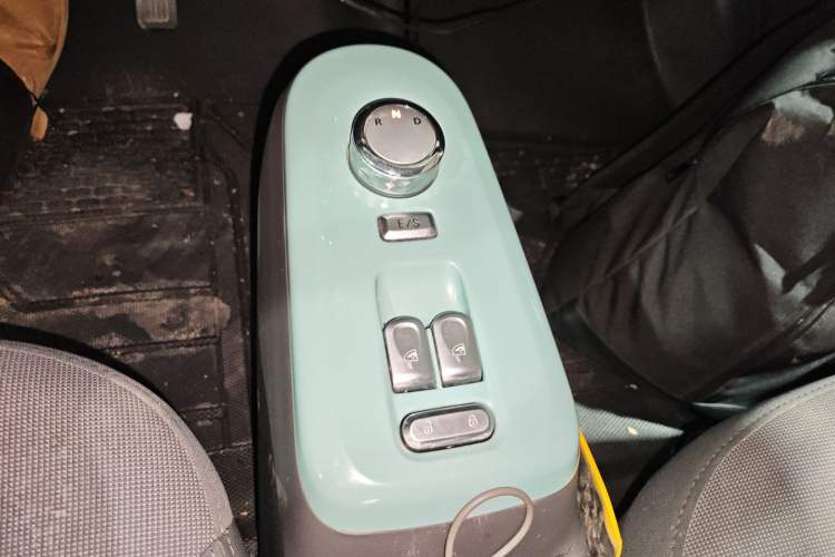 Used CHANGAN NEVO Lumin 2022 210km Sweet Edition Gear Lever