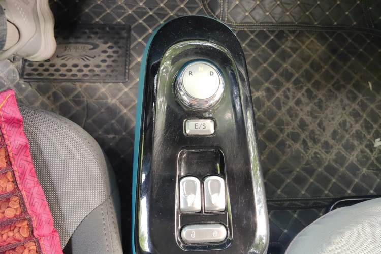 Used CHANGAN NEVO Lumin 2022 210km Sweet Edition Gear Lever