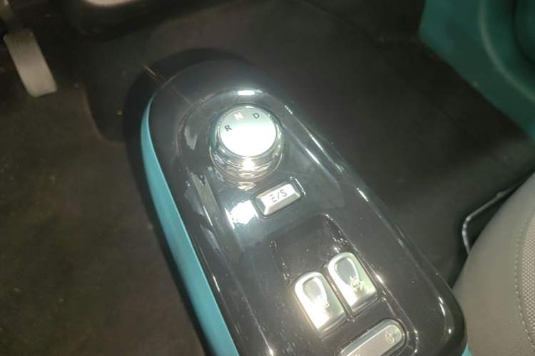 Used CHANGAN NEVO Lumin 2022 210km Sweet Edition Gear Lever
