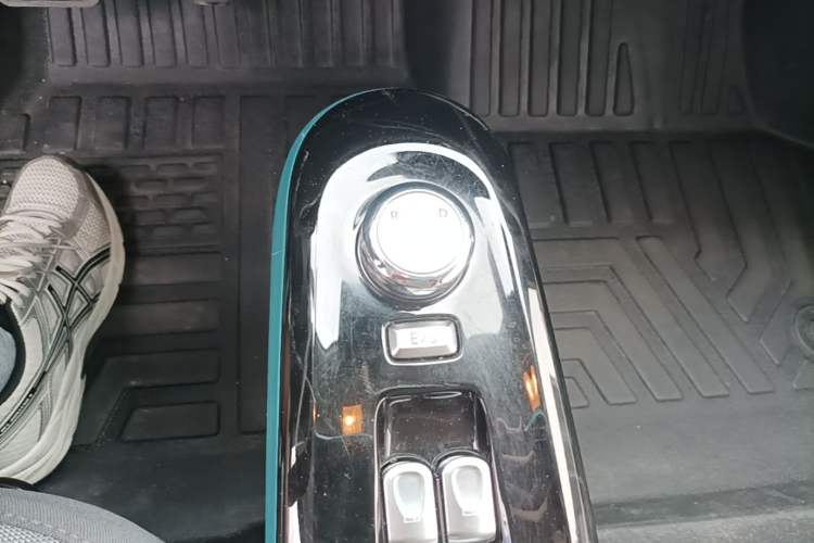 Used CHANGAN NEVO Lumin 2022 210km Sweet Edition Gear Lever