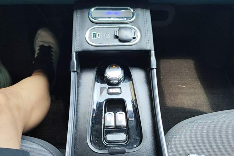 Used CHANGAN NEVO Lumin 2022 210km Sweet Edition Gear Lever