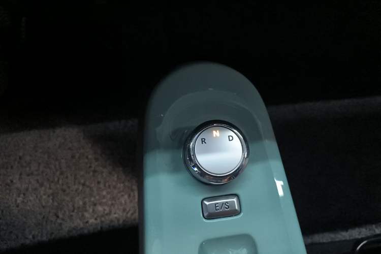 Used CHANGAN NEVO Lumin 2022 210km Sweet Edition Gear Lever
