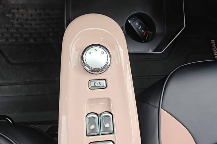 Used CHANGAN NEVO Lumin 2022 210km Sweet Edition Gear Lever