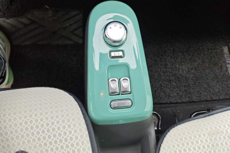 Used CHANGAN NEVO Lumin 2022 155 km – Refreshingly Sweet Edition Gear Lever