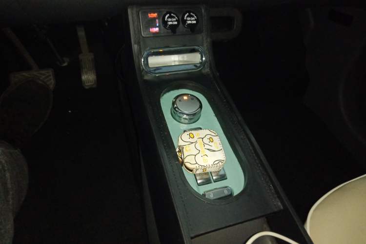 Used CHANGAN NEVO Lumin 2022 210km Sweet Edition Gear Lever
