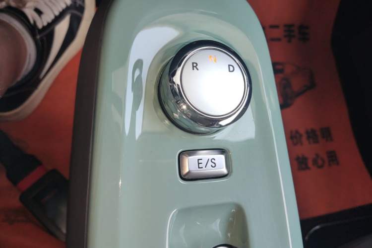 Used CHANGAN NEVO Lumin 2022 210km Sweet Edition Gear Lever