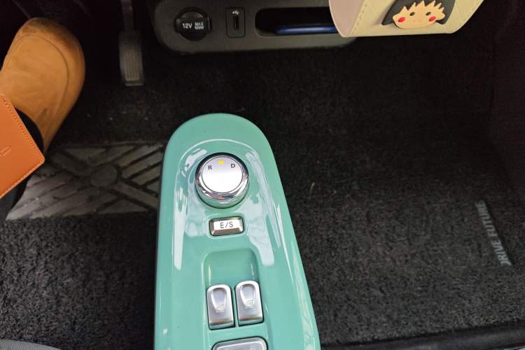 Used CHANGAN NEVO Lumin 2022 155 km – Refreshingly Sweet Edition Gear Lever