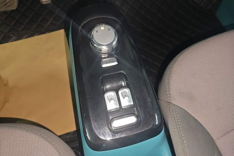 Used CHANGAN NEVO Lumin 2022 210km Sweet Edition Gear Lever
