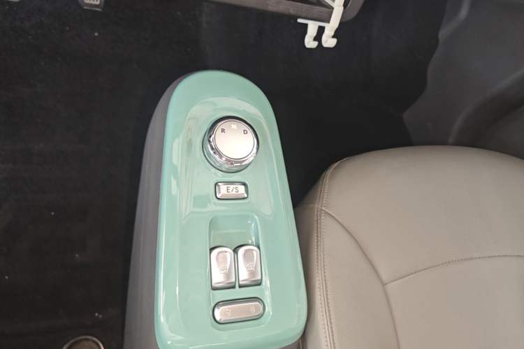Used CHANGAN NEVO Lumin 2022 210km Sweet Edition Gear Lever