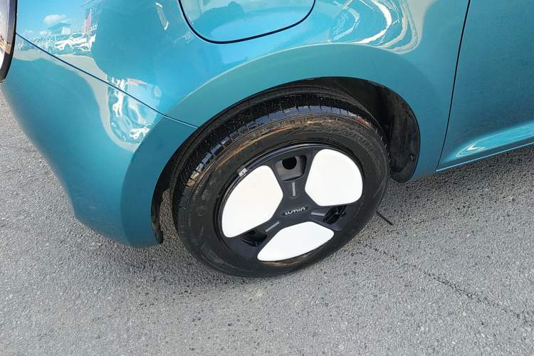 Used CHANGAN NEVO Lumin 2022 210km Sweet Edition Left Front Wheel Hub