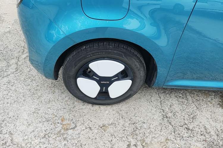 Used CHANGAN NEVO Lumin 2022 155 km – Refreshingly Sweet Edition Left Front Wheel Hub