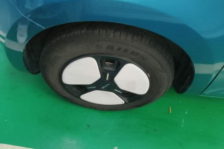 Used CHANGAN NEVO Lumin 2022 155 km – Refreshingly Sweet Edition Left Front Wheel Hub
