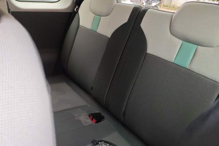 Used CHANGAN NEVO Lumin 2022 155 km – Refreshingly Sweet Edition Left Rear Seat