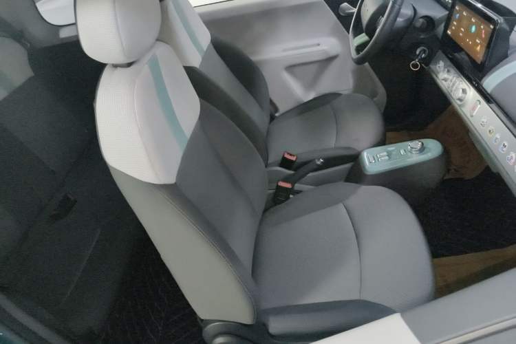 Used CHANGAN NEVO Lumin 2022 155 km – Refreshingly Sweet Edition Right Front Seat