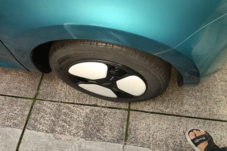 Used CHANGAN NEVO Lumin 2022 301km Honey-Sweet Version Right Front Wheel Hub