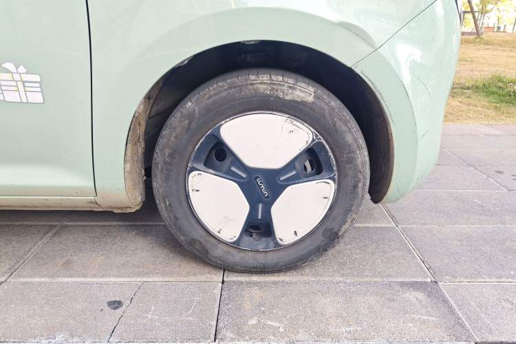 Used CHANGAN NEVO Lumin 2022 155 km – Refreshingly Sweet Edition Right Front Wheel Hub