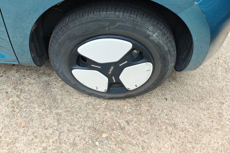Used CHANGAN NEVO Lumin 2022 155 km – Refreshingly Sweet Edition Right Front Wheel Hub