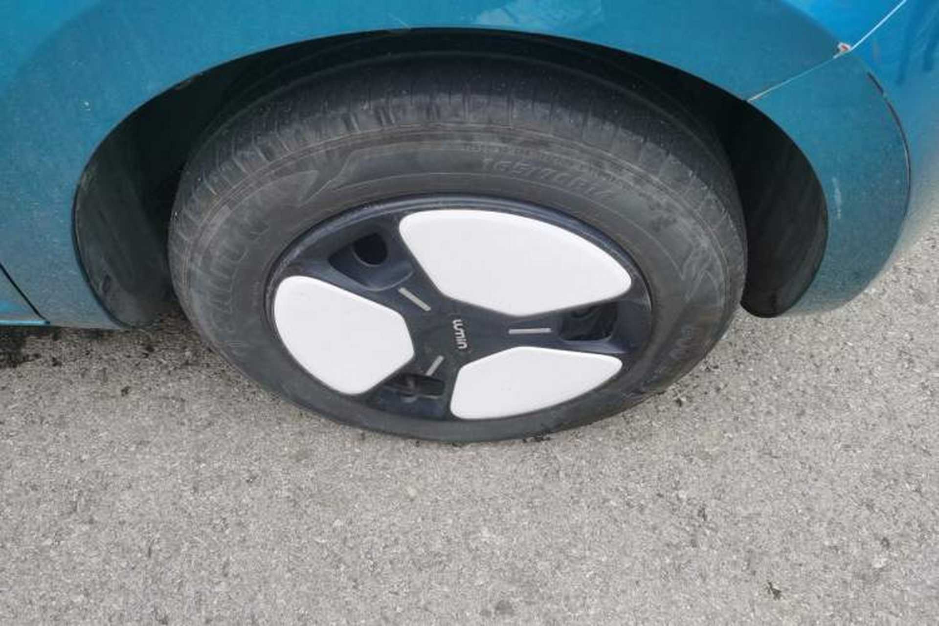 Used CHANGAN NEVO Lumin 2022 155 km – Refreshingly Sweet Edition Right Front Wheel Hub