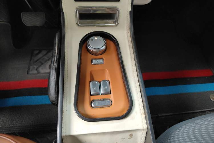 Used CHANGAN NEVO Lumin 2022 210km Sweet Edition Gear Lever