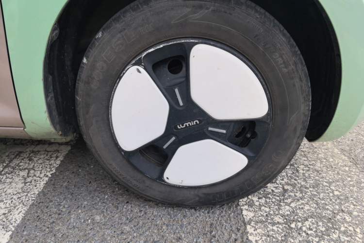 Used CHANGAN NEVO Lumin 2022 210km Sweet Edition Right Front Wheel Hub