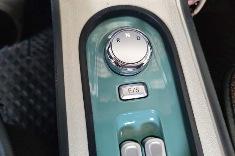Used CHANGAN NEVO Lumin 2022 210km Sweet Edition Gear Lever