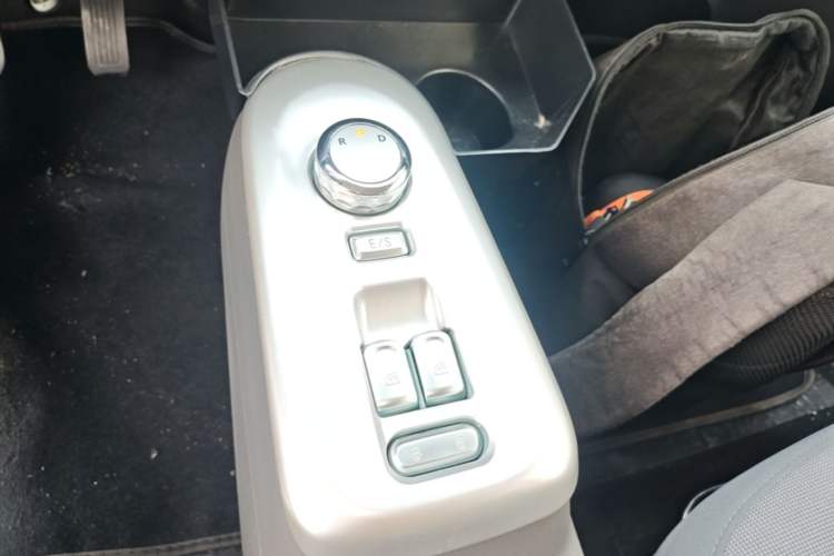 Used CHANGAN NEVO Lumin 2022 155 km – Refreshingly Sweet Edition Gear Lever
